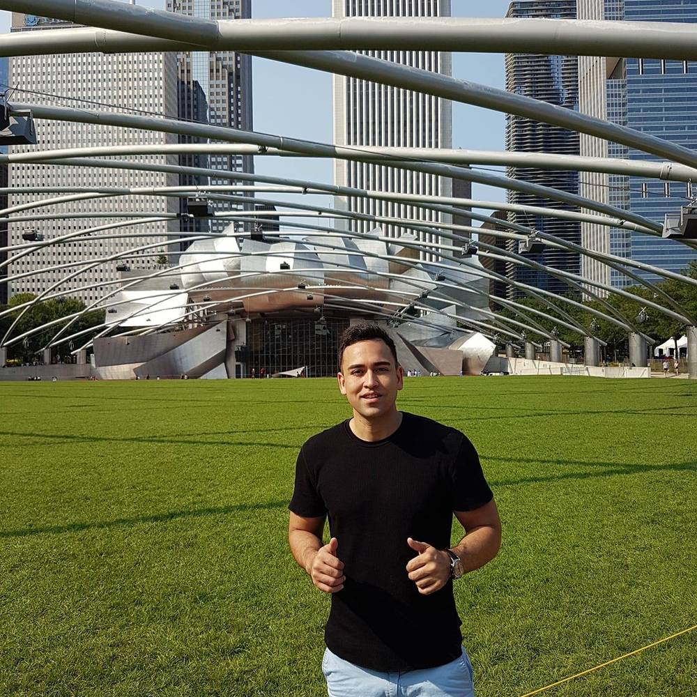 Meet your Posher, Tomas